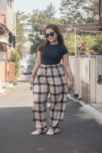 Lavenir Panjang - Garis Putih Hitam